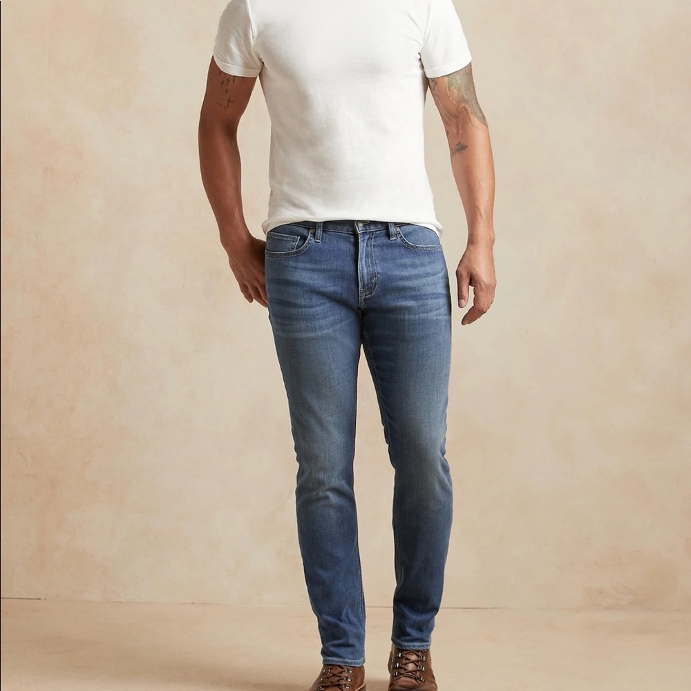 Men’s BANANA REPUBLIC regular distressed wash straight leg size 35/32
